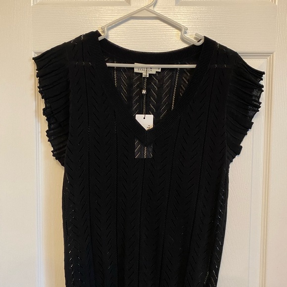 Boutique Molly Bracken Luna Ruffle Knit Top Black size Medium New - Picture 2 of 9